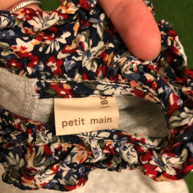 petit main(プティマイン)のプティマイン 80センチ ロンT 花柄 キッズ/ベビー/マタニティのベビー服(~85cm)(Ｔシャツ)の商品写真