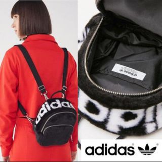 値下げしました！adidas フェイクファー ロゴ ミニバックパック ...