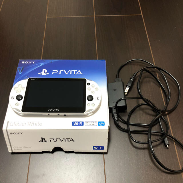 PlayStation Vita(プレイステーションヴィータ)のPSVita グレイシャー・ホワイト PCH-2000 ZA22 エンタメ/ホビーのゲームソフト/ゲーム機本体(携帯用ゲーム機本体)の商品写真