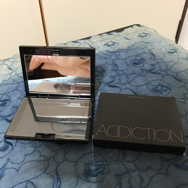 ADDICTION(アディクション)の新品未使用 アディクション アイシャドウケースⅡ コスメ/美容のベースメイク/化粧品(その他)の商品写真