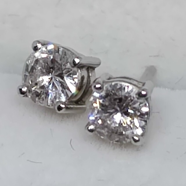 充実の品 プラチナダイヤモンドピアス① トータル0.54ct ピアス - kork