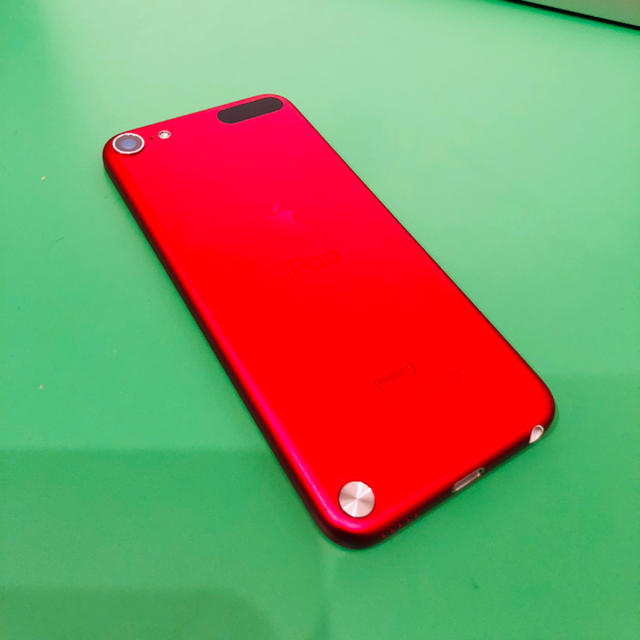 Apple(アップル)の美品！レア物！64GB 第5世代iPod touch RED！ スマホ/家電/カメラのオーディオ機器(ポータブルプレーヤー)の商品写真