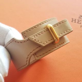 エルメス(Hermes)のエルメス HERMES ブレスレット バングル チャーム ゴールド ベージュ系(ブレスレット/バングル)