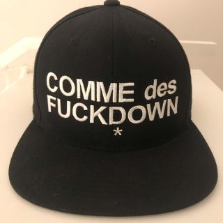 サー(SSUR)のSSUR COMME des FUCKDOWN キャップ ブラック(キャップ)