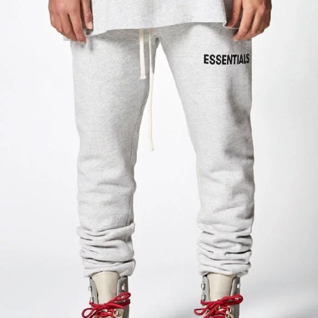 FEAR OF GOD(フィアオブゴッド)のfog Essentials Graphic Sweatpants  メンズのパンツ(その他)の商品写真