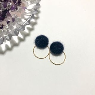 フワフワネイビーリングピアス(ピアス)