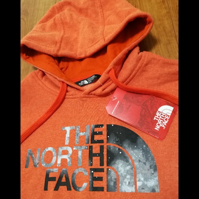 THE NORTH FACE(ザノースフェイス)の新品　USA モデル　Mサイズ　ノースフェイス　ロゴ　パーカー メンズのトップス(パーカー)の商品写真