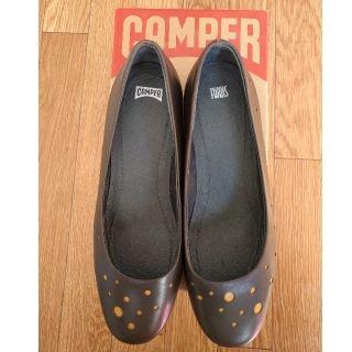 カンペール(CAMPER)の‼お値下げ‼CAMPER カンペール　ドット柄パンプス 25.5(ハイヒール/パンプス)