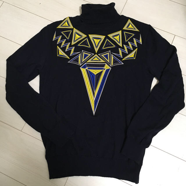 JOHN LAWRENCE SULLIVAN 刺繍タートルネックセーター S-