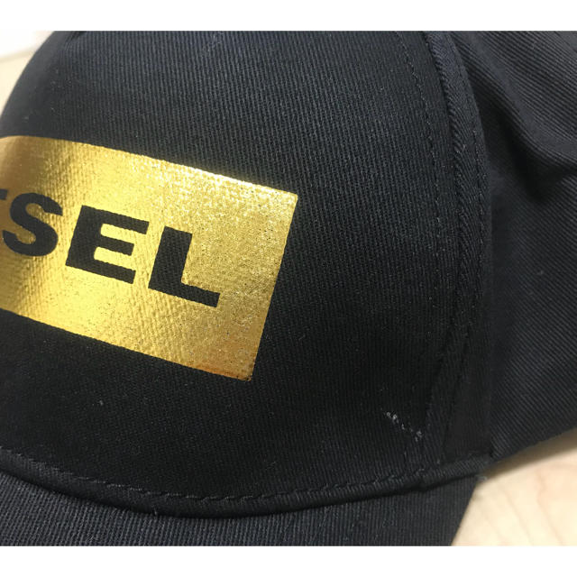 DIESEL(ディーゼル)の【新品】DIESEL ディーゼル キャップ 帽子 ブラック×ロゴゴールド メンズの帽子(キャップ)の商品写真