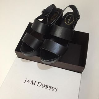 ジェイアンドエムデヴィッドソン(J&M DAVIDSON)のj&m Davidson サンダル(サンダル)