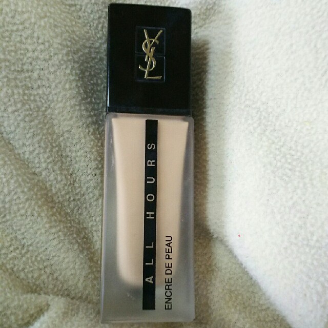 Yves Saint Laurent Beaute(イヴサンローランボーテ)のイヴ・サンローラン リキッドファンデーション コスメ/美容のベースメイク/化粧品(ファンデーション)の商品写真