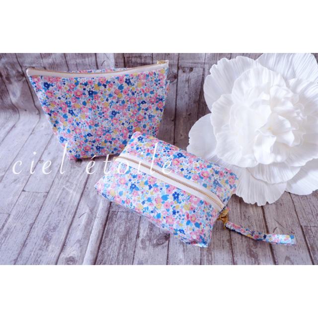 送料無料 【2set】おしりふき&おむつポーチ❁︎フローラネイビー 外出 送料無料 【2set】おしりふき&おむつポーチ❁︎フローラネイビー 外出
