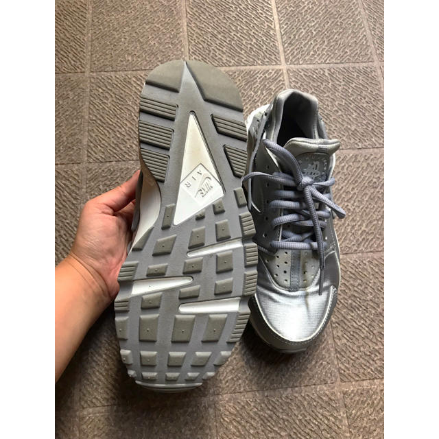 Nike まりあさま Nike エアハラチ シルバー スニーカー レディースの通販 By ぼむ S Shop ナイキならラクマ Nike まりあさま Nike エアハラチ シルバー スニーカー レディースの通販 By ぼむ S Shop ナイキならラクマ