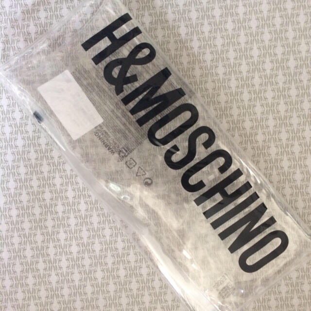 MOSCHINO(モスキーノ)のモスキーノ H&M PVC ビニール クラッチバッグ バッグインバッグ レディースのバッグ(クラッチバッグ)の商品写真
