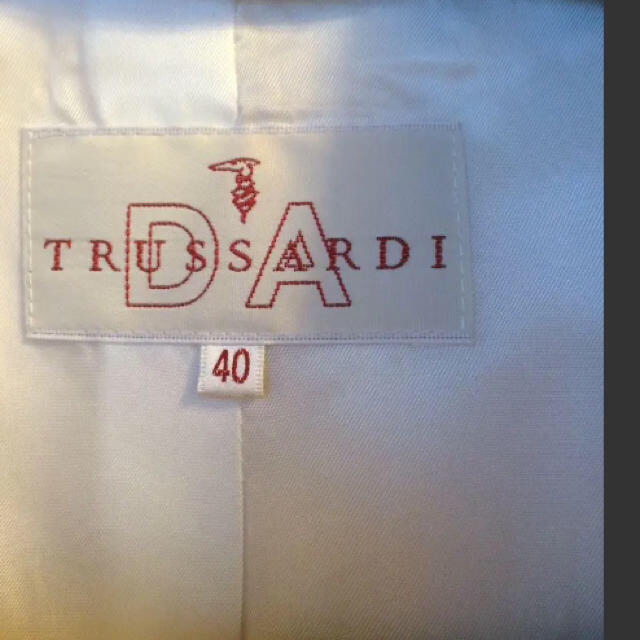 Trussardi(トラサルディ)のトラサルディ コート 美品 レディースのジャケット/アウター(トレンチコート)の商品写真