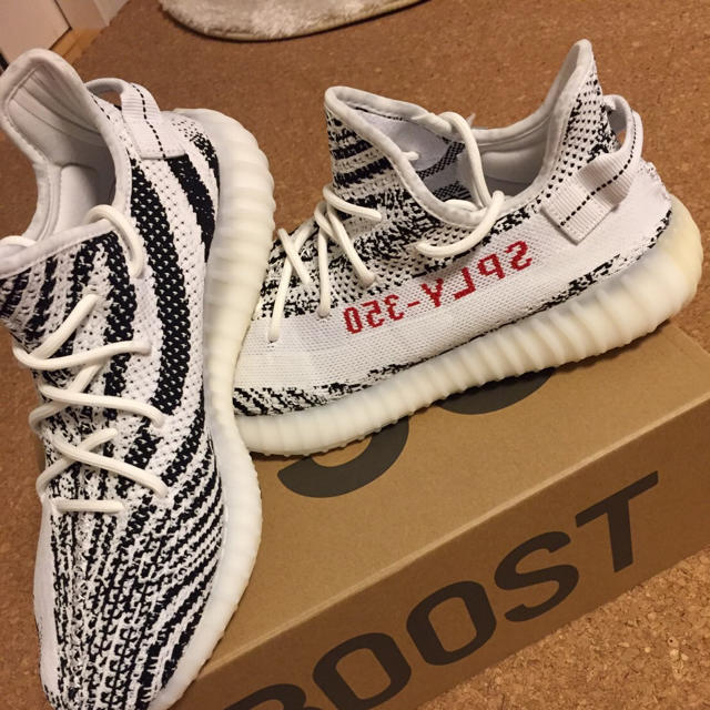 スニーカーyeezy boost 350 v2 zebra