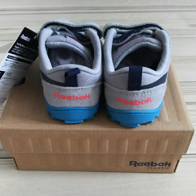 Reebok(リーボック)の【送料無料】12cmﾘｰﾎﾞｯｸ  スニーカー キッズ/ベビー/マタニティのベビー靴/シューズ(~14cm)(スニーカー)の商品写真