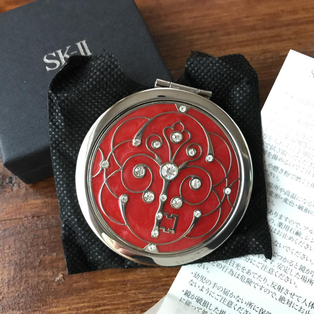 SK-II(エスケーツー)の【新品 未使用】女性へのプレゼント 高級感 素敵なコンパクトミラー SK II  レディースのファッション小物(ミラー)の商品写真