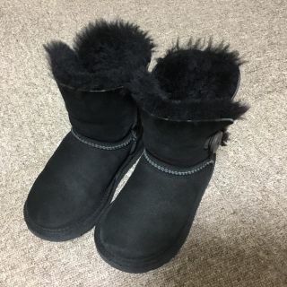 アグ(UGG)のＵＧＧ ベイリーボタン ブーツ 17.5 cm  ブラック 黒 中古品(ブーツ)