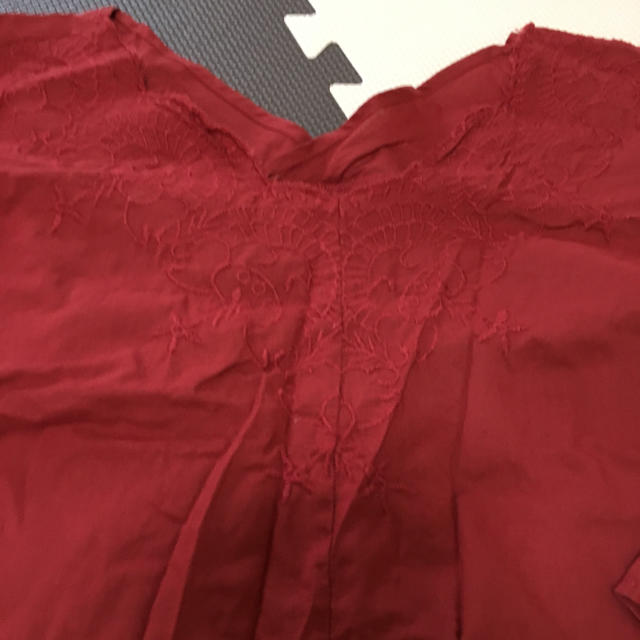 美品 赤 シャツ Mサイズ レディースのトップス(Tシャツ(長袖/七分))の商品写真