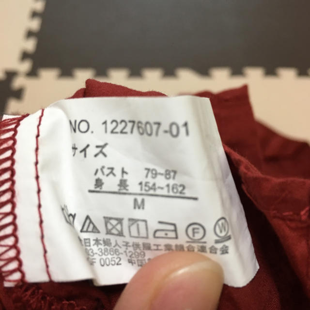 美品 赤 シャツ Mサイズ レディースのトップス(Tシャツ(長袖/七分))の商品写真