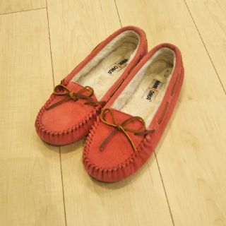 ミネトンカ(Minnetonka)の【せかみ32様専用】ミネトンカ　ボア　モカシン　ピンク(スリッポン/モカシン)