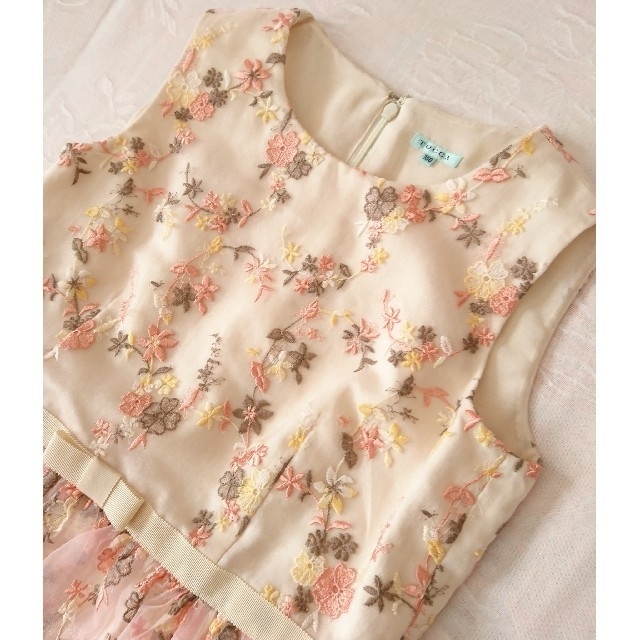 TOCCA(トッカ)のくーちゃん様専用★TOCCA BAMBIN トッカ 総刺繍ドレス 150 キッズ/ベビー/マタニティのキッズ服女の子用(90cm~)(ワンピース)の商品写真