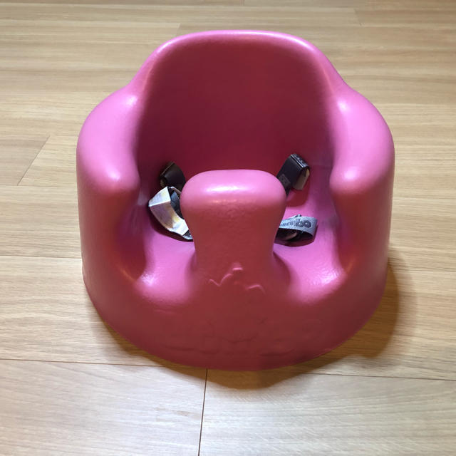 Bumbo(バンボ)のバンボ ベルト付き キッズ/ベビー/マタニティのキッズ/ベビー/マタニティ その他(その他)の商品写真