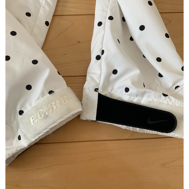 F.C.R.B.(エフシーアールビー)のFCRB POLKA DOT PRACTICE JACKET Mサイズ メンズのジャケット/アウター(ナイロンジャケット)の商品写真