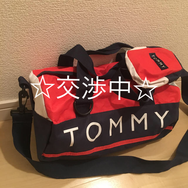 TOMMY HILFIGER(トミーヒルフィガー)のトミー・ヒルフィガー ドラムバック メンズのバッグ(ドラムバッグ)の商品写真