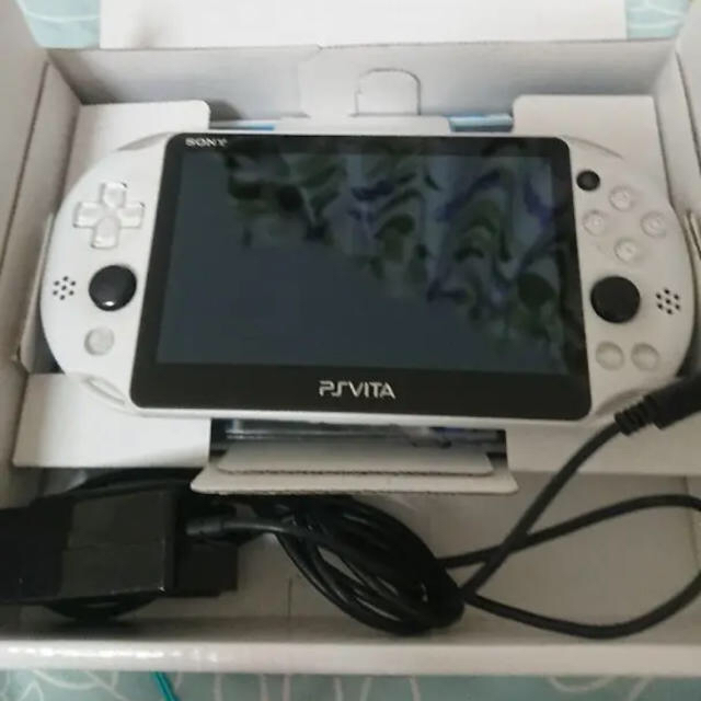 ps vita 2000 ホワイト おまけ付き