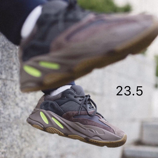 adidas(アディダス)の【23.5】YEEZY 700 / MAUVE レディースの靴/シューズ(スニーカー)の商品写真