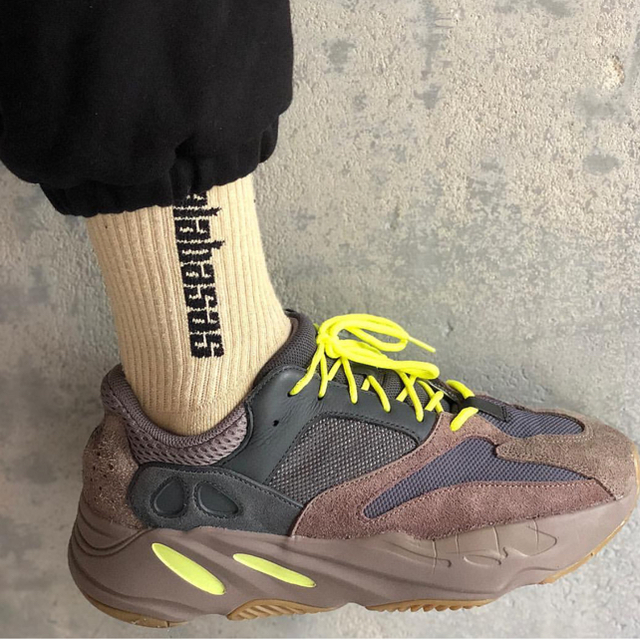 adidas(アディダス)の【23.5】YEEZY 700 / MAUVE レディースの靴/シューズ(スニーカー)の商品写真