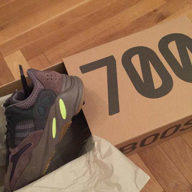 adidas(アディダス)の【23.5】YEEZY 700 / MAUVE レディースの靴/シューズ(スニーカー)の商品写真