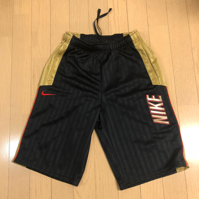 NIKE(ナイキ)のNIKEジュニアハーフパンツ キッズ/ベビー/マタニティのキッズ服男の子用(90cm~)(パンツ/スパッツ)の商品写真