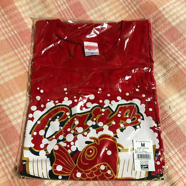 広島東洋カープ(ヒロシマトウヨウカープ)の広島東洋カープ ビールかけTシャツ2016 Mサイズ☆新品未使用 メンズのトップス(Tシャツ/カットソー(半袖/袖なし))の商品写真