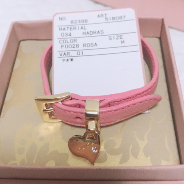 miumiu(ミュウミュウ)のmiumiu  マドラスレザーブレスレット[新品](リボン、箱付き) レディースのアクセサリー(ブレスレット/バングル)の商品写真