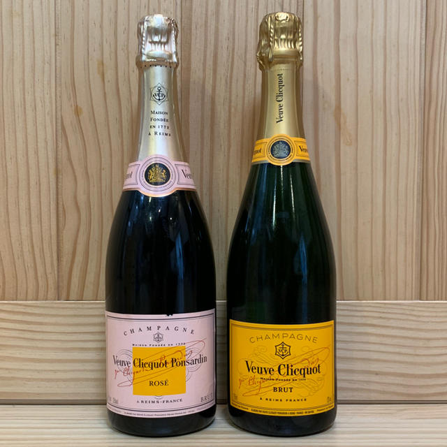 MOËT & CHANDON(モエエシャンドン)のヴーヴクリコ イエローラベル 750ml 1本   ロゼ 750ml 1本 食品/飲料/酒の酒(シャンパン/スパークリングワイン)の商品写真