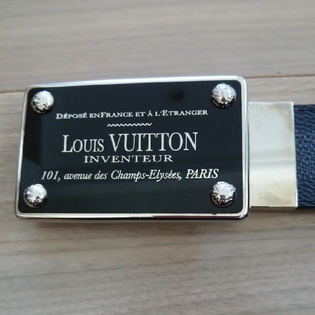 LOUIS VUITTON(ルイヴィトン)のルイヴィトン ダミエグラフィット アヴァントゥール バックルベルト

 メンズのファッション小物(ベルト)の商品写真