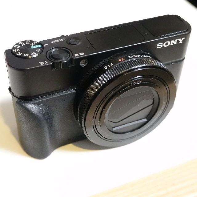 SONY(ソニー)のSONY RX100 M4 マグフィルター付き中古 スマホ/家電/カメラのカメラ(コンパクトデジタルカメラ)の商品写真