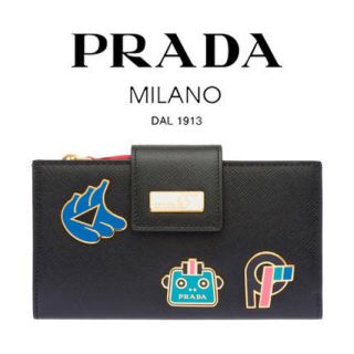 プラダ PRADA 二つ折り財布 バッチ | chicshabu.com