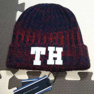 トミーヒルフィガー(TOMMY HILFIGER)の新品タグ付 トミーヒルフィガー ブラックロゴ付 ニット帽 赤(帽子)