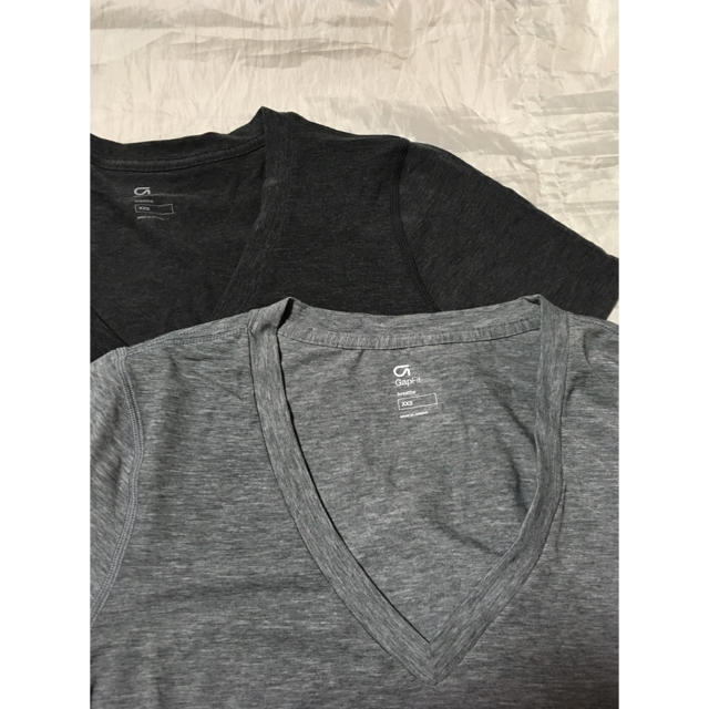 GAP(ギャップ)の新品 2枚まとめて GAP fit 肌触りの良い Ｔシャツ グレー系2色 計2枚 レディースのトップス(Tシャツ(半袖/袖なし))の商品写真