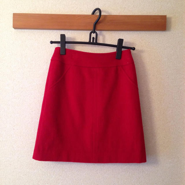 M-premier(エムプルミエ)のプルミエで購入⭐️赤のウールスカート レディースのスカート(ひざ丈スカート)の商品写真