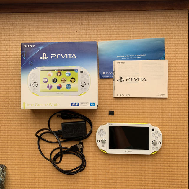 PS VITA2000  メモリー8GB ソフト4本付き