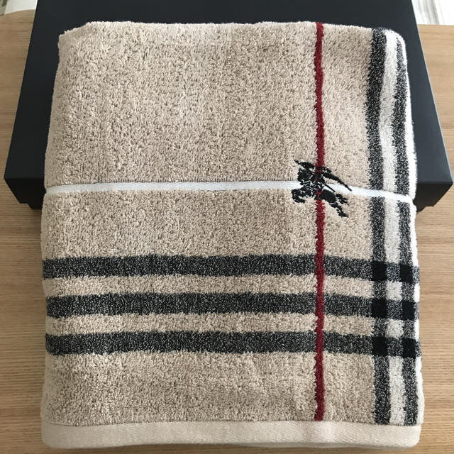 BURBERRY(バーバリー)の新品 BURBERRY バスタオル インテリア/住まい/日用品の日用品/生活雑貨/旅行(タオル/バス用品)の商品写真