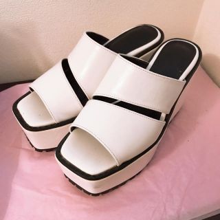 エモダ(EMODA)の最高値下げ！！EMODA ❥❥❥ white  (サンダル)