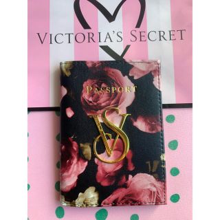 ヴィクトリアズシークレット(Victoria's Secret)のVictoria’s Secret 「新品」花柄パスポートケース(名刺入れ/定期入れ)