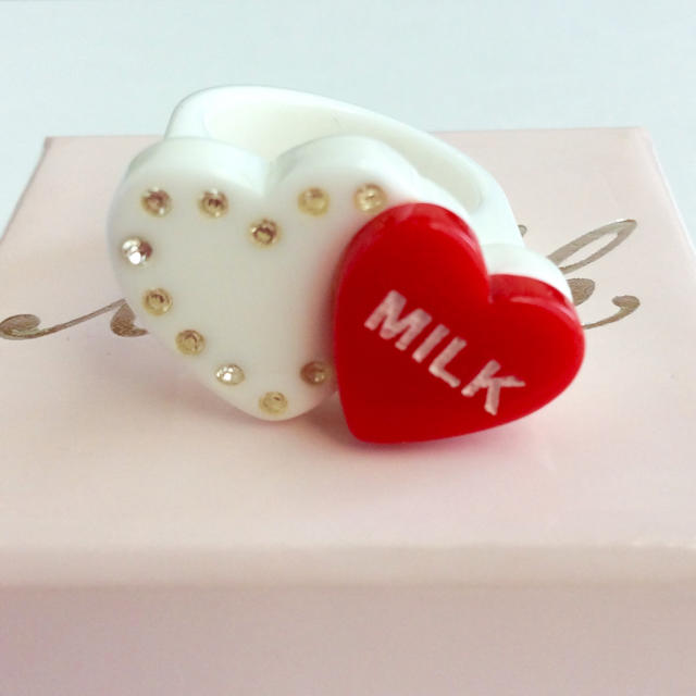 MILK(ミルク)のMILK ダブルハート リング ホワイト×レッド L 約10号 箱付き レディースのアクセサリー(リング(指輪))の商品写真